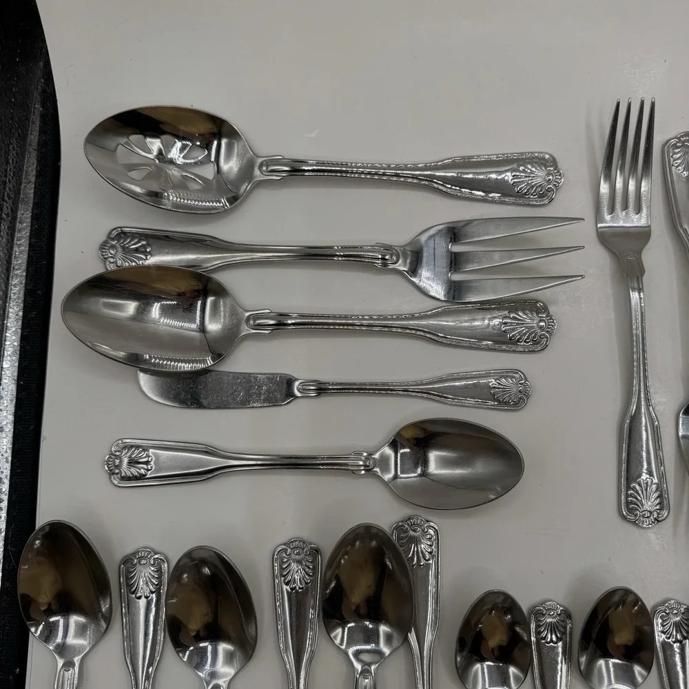 Wallace Country Shell 33 Piece Set 18/8 Stainless Fork Spoon Knife Hostess